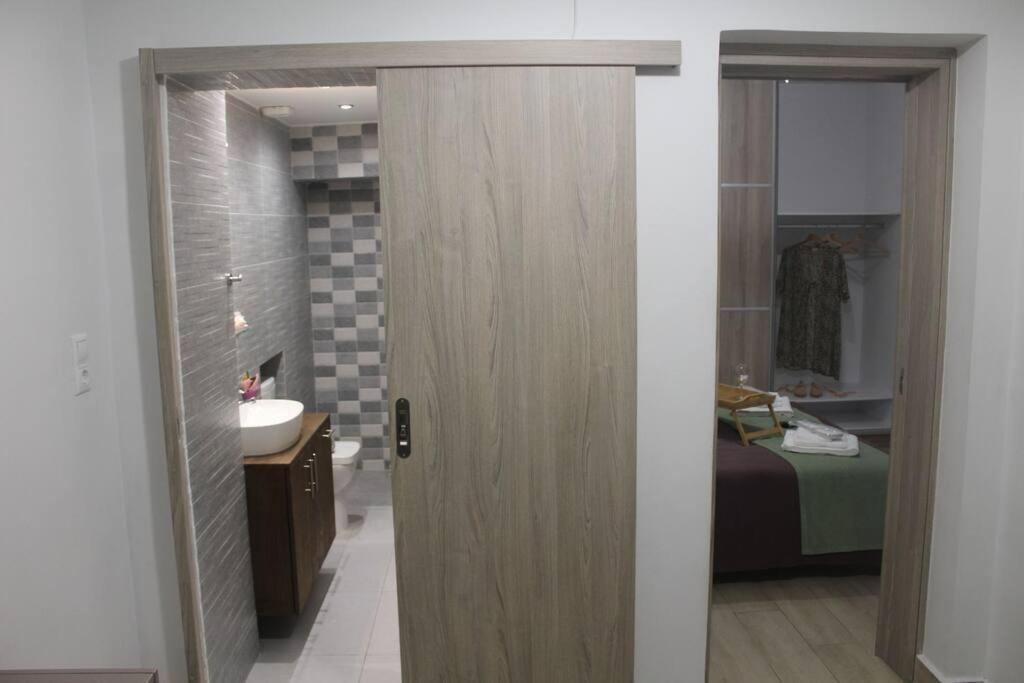 Ranias'S House 2 Apartment Пирея Екстериор снимка