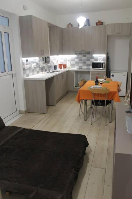 Ranias'S House 2 Apartment Пирея Екстериор снимка