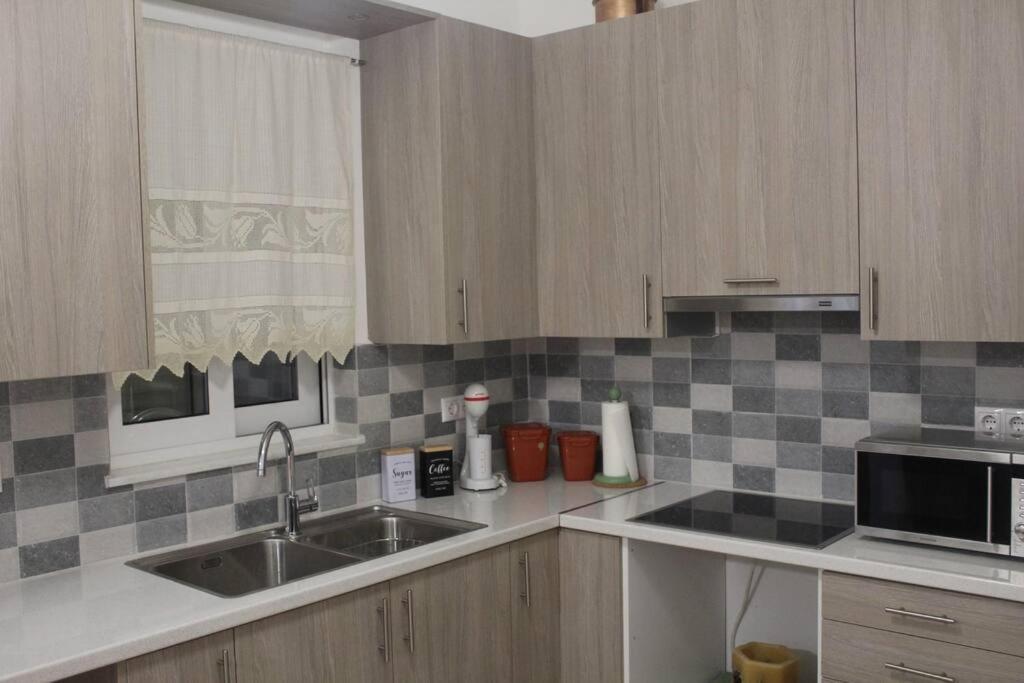 Ranias'S House 2 Apartment Пирея Екстериор снимка